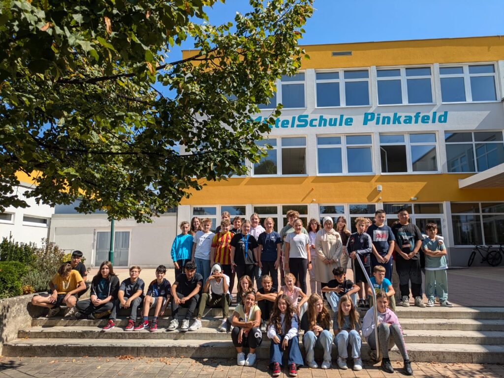 Schulgruppe vor MS Pinkafeld